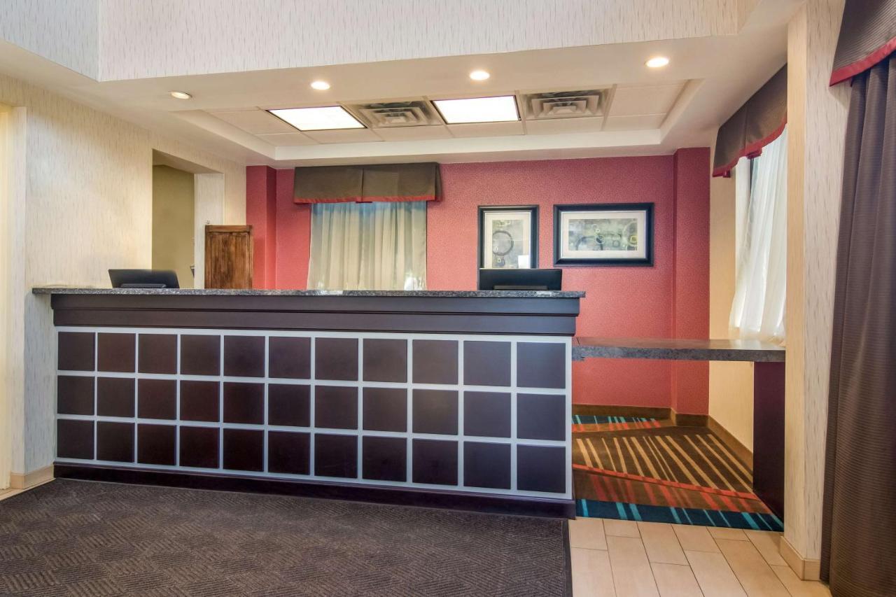 Best Western Dutch Valley Inn New Philadelphia Buitenkant foto