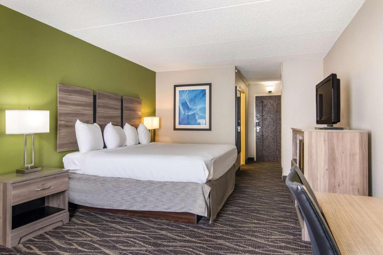 Best Western Dutch Valley Inn New Philadelphia Buitenkant foto