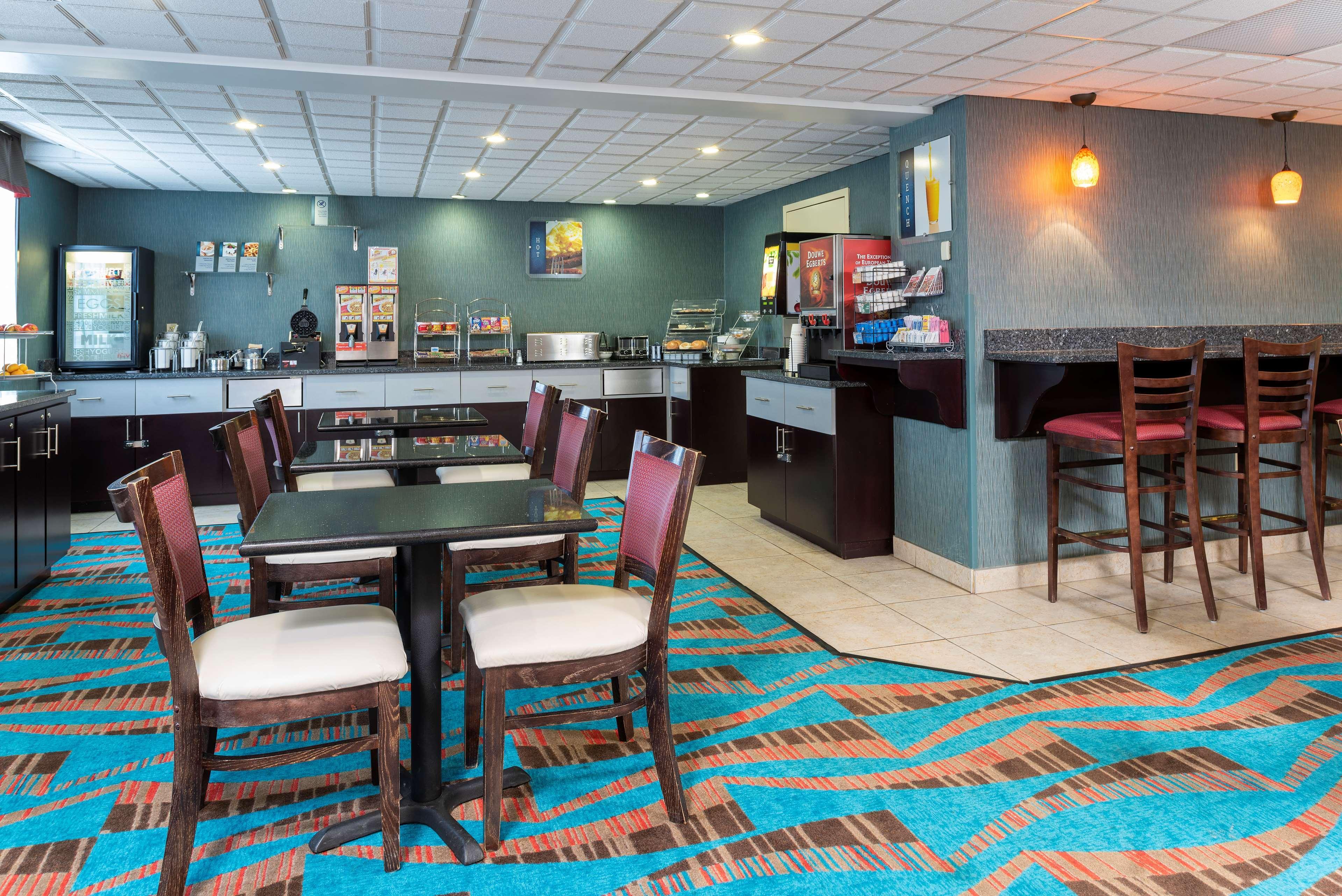 Best Western Dutch Valley Inn New Philadelphia Buitenkant foto